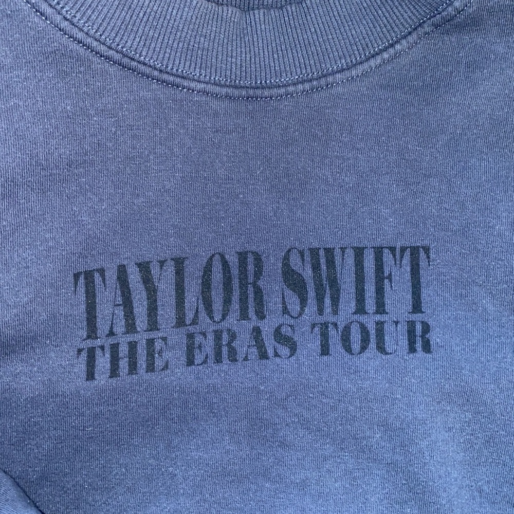 Sold out Taylor Swift blue crewneck eras tour merch size medium rare